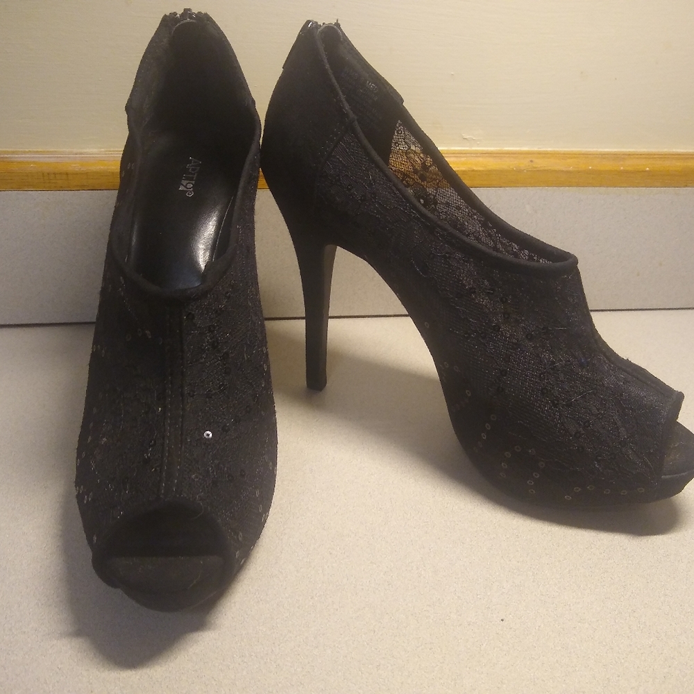 ATP'9 ladies size 9 lace open toe heals